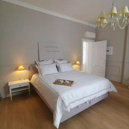 Couette-café De Noailles 4*