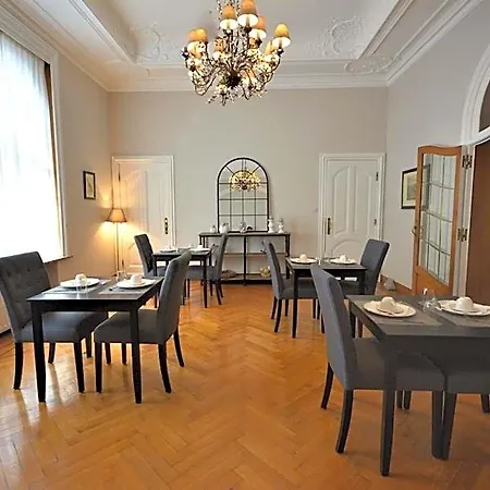 De Noailles Oda ve Kahvaltı 4*