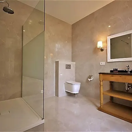 De Noailles 4* Spa