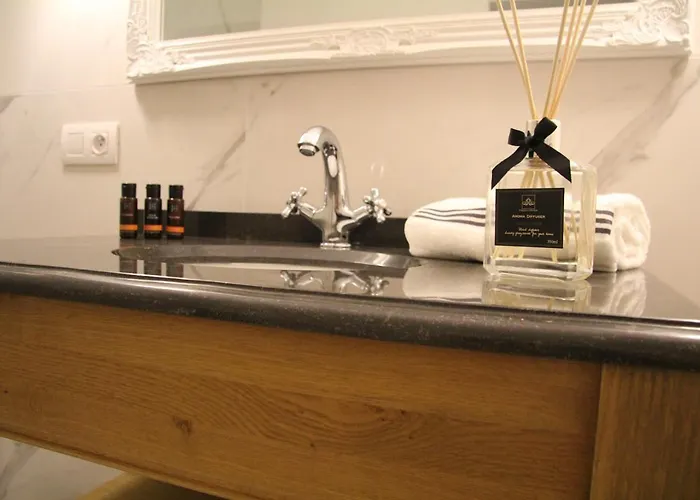 Alojamento de Acomodação e Pequeno-almoço De Noailles 4*