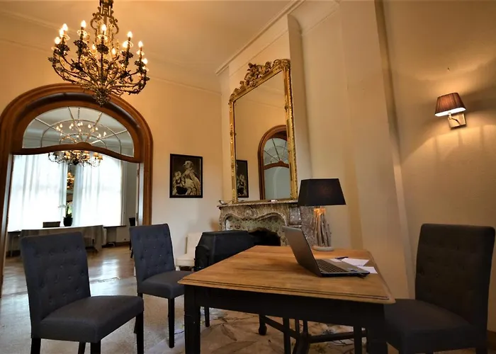 Bed & Breakfast De Noailles 4*