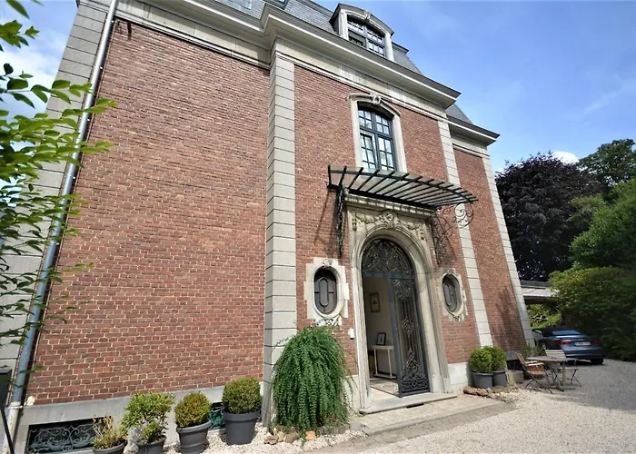 Bed & Breakfast De Noailles 4*